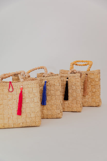 Exclusive handmade Straw Bag with natural chain holder- made in the northeast of Brazil